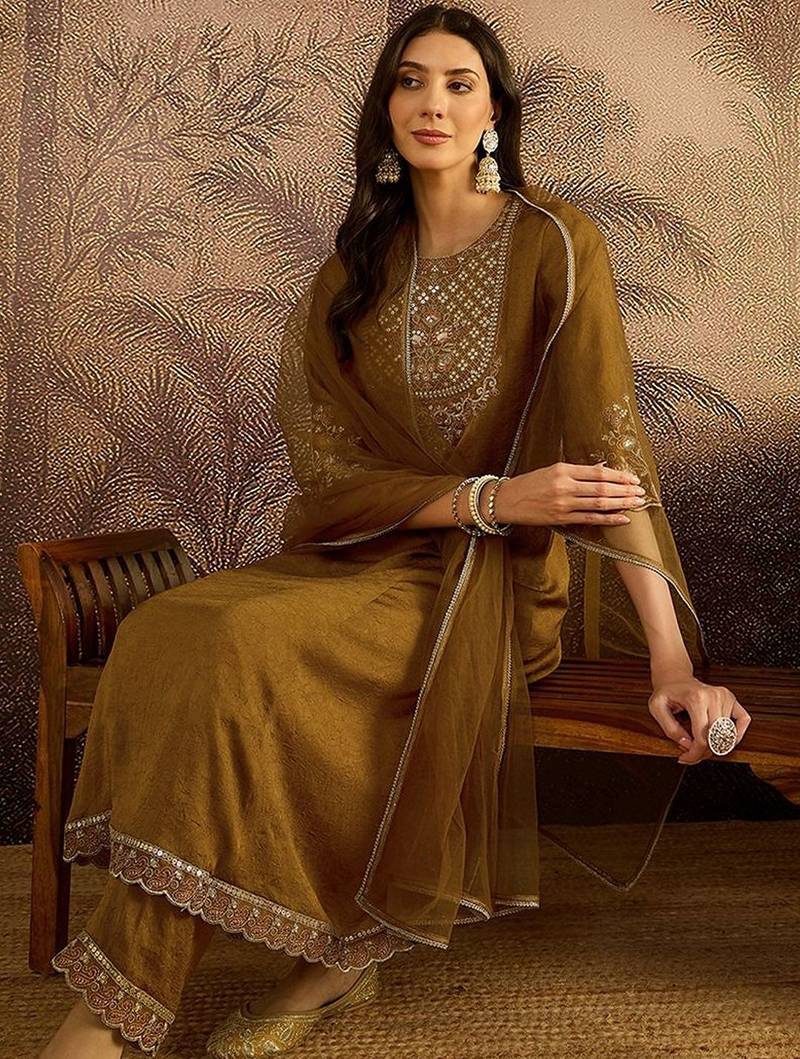 embroidered round neck kurta & trousers with dupatta