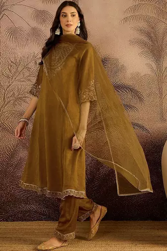 embroidered round neck kurta & trousers with dupatta