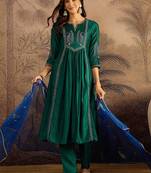 embroidered round neck straight kurta & trousers with dupatta