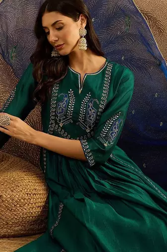 embroidered round neck straight kurta & trousers with dupatta