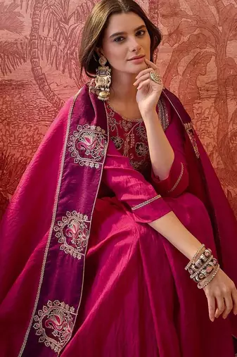 embroidered round neck kurta trousers & dupatta