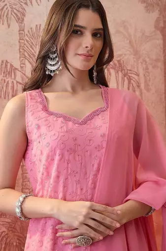 embroidered sweetheart neck kurta palazzos & dupatta