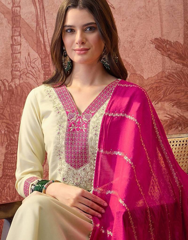 embroidered v-neck  kurta trousers & dupatta