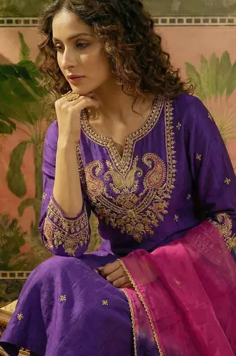 embroidered round neck straight  kurta & trousers with dupatta