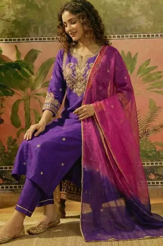 embroidered round neck straight  kurta & trousers with dupatta