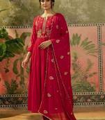 embroidered round neck kurta trousers & dupatta