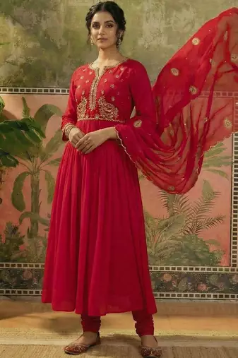 embroidered round neck kurta trousers & dupatta