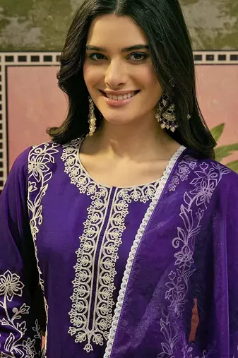 embroidered round neck kurta & trousers kurta set