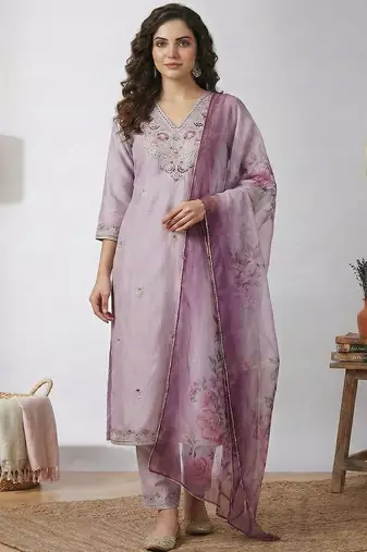 embroidered round neck kurta trousers & dupatta