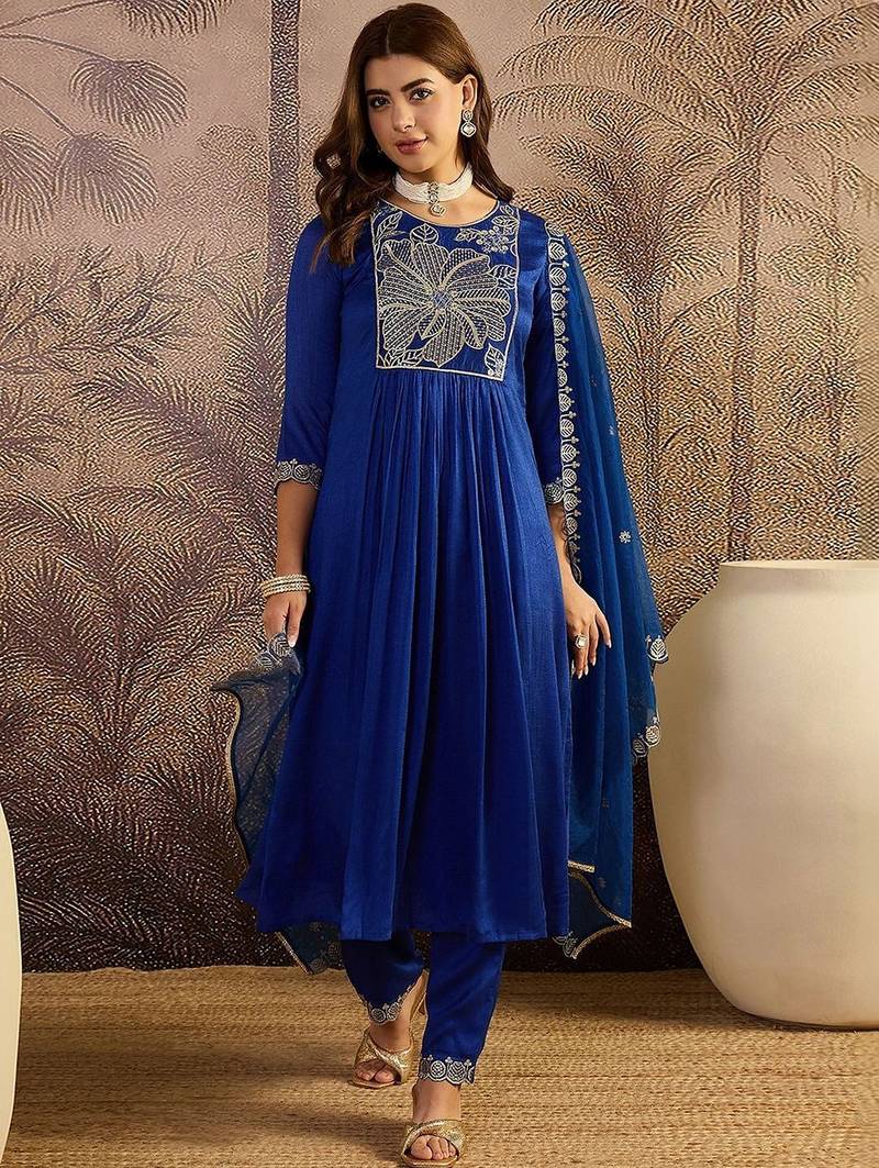embroidered round neck kurta & trousers with dupatta