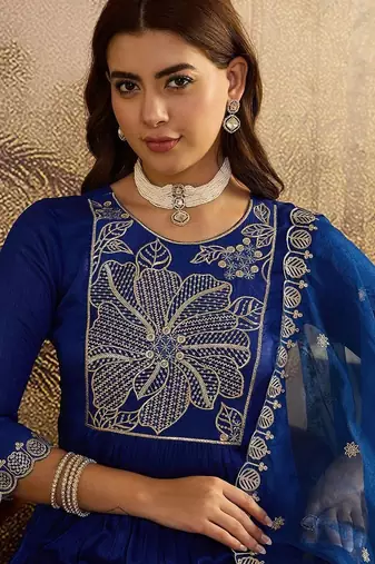 embroidered round neck kurta & trousers with dupatta