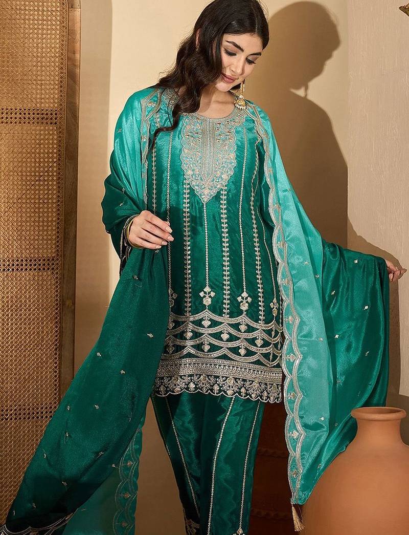 women floral printed kurta with trousers & dupatta