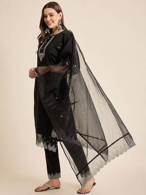 women ethnic motifs embroidered straight kurta with trousers & dupatta 1