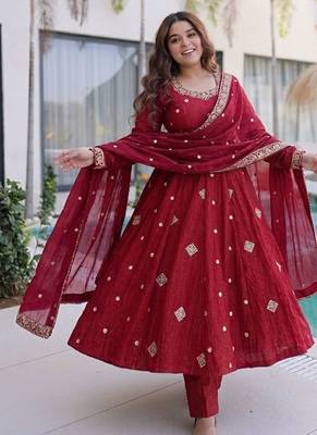 Red silk blend embroidered flared gown set 1