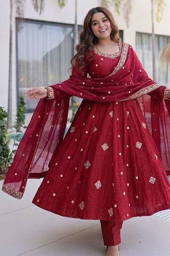 Red silk blend embroidered flared gown set