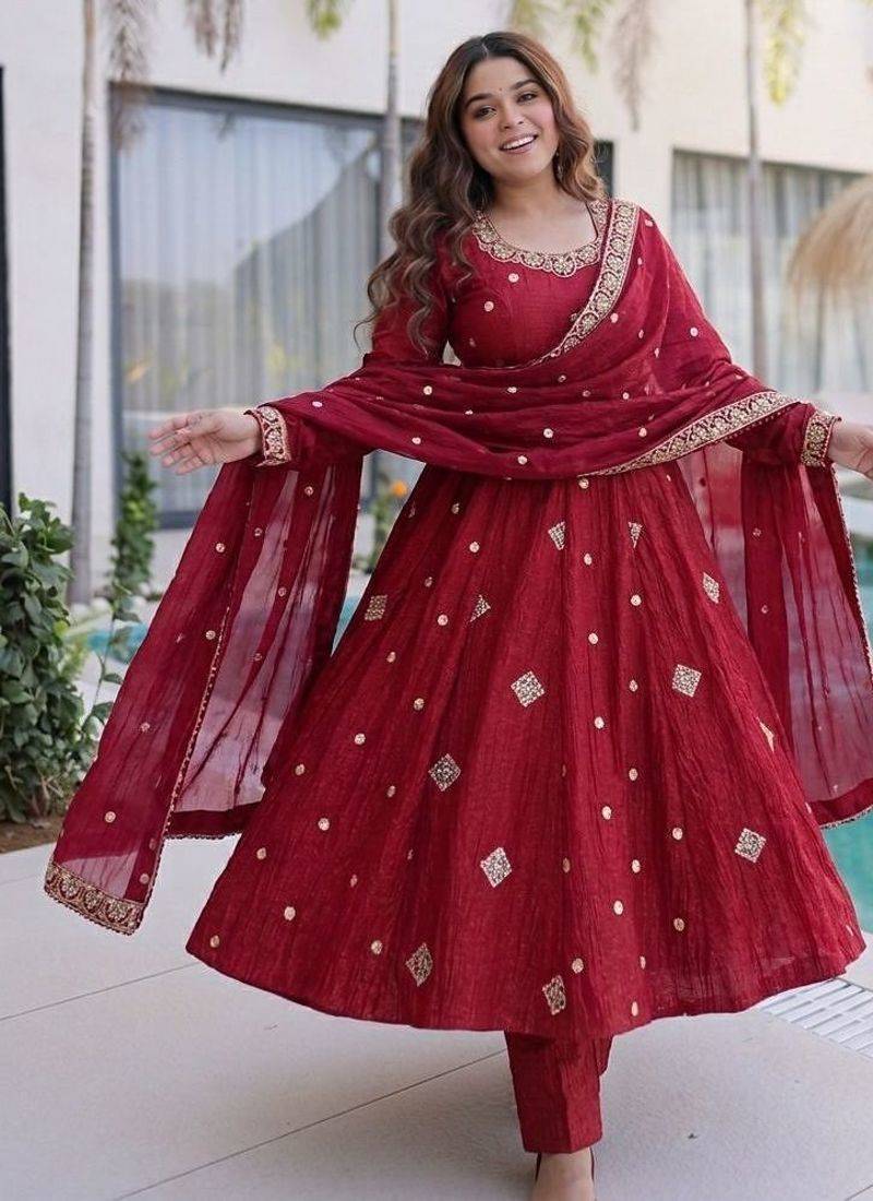Red silk blend embroidered flared gown set