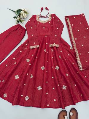 Red silk blend embroidered flared gown set 4