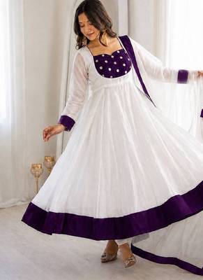White silk blend embroidered flared gown set 2