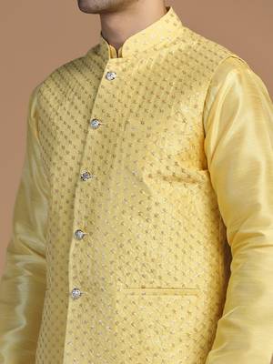 Men yellow embroidered jacket 5