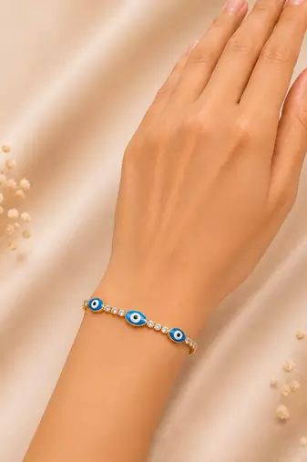 Premium moving solitaire geometric teardrop slider bracelet in yellow gold plating