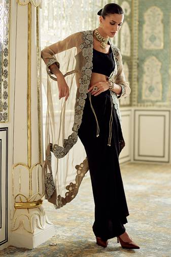 Black embroidered cape tissue pickup skirt set