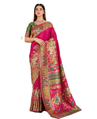 Magenta position print with zari weaving saree with contrast blouse piece 1