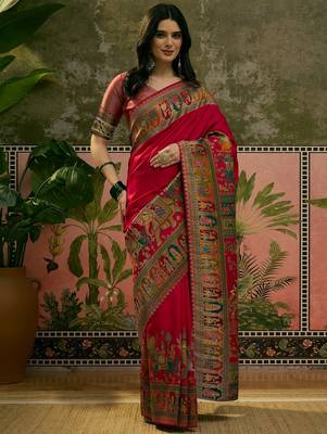 Magenta position print with zari weaving saree with contrast blouse piece 2