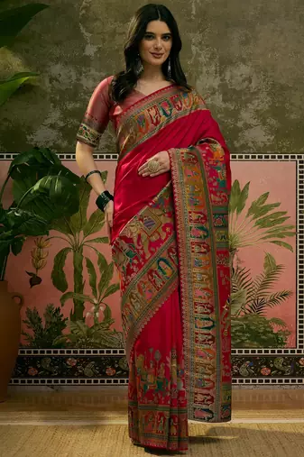 Magenta position print with zari weaving saree with contrast blouse piece