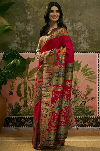 Magenta position print with zari weaving saree with contrast blouse piece