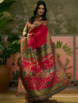 Magenta position print with zari weaving saree with contrast blouse piece 4