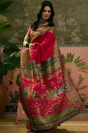 Magenta position print with zari weaving saree with contrast blouse piece