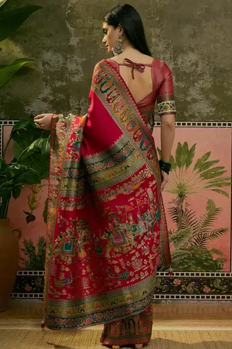 Magenta position print with zari weaving saree with contrast blouse piece
