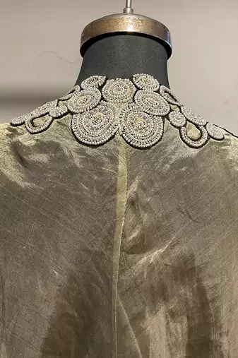 Black embroidered cape tissue pickup skirt set