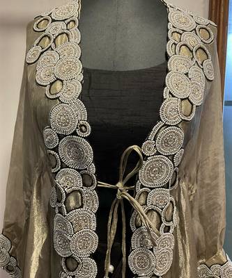 Black embroidered cape tissue pickup skirt set 4