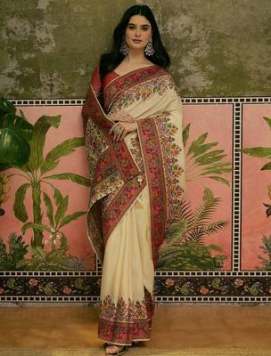 Off white position print with zari weaving saree with contrast blouse piece 4