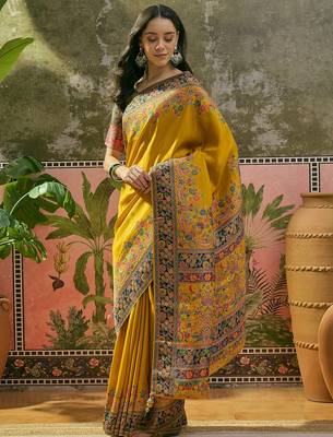 Yellow position print with zari weaving saree with contrast blouse piece 3