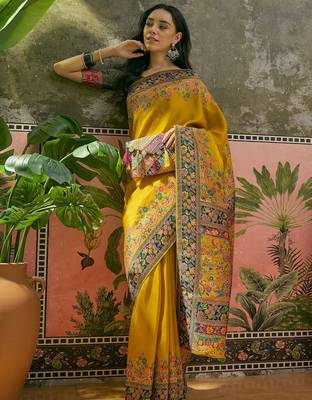 Yellow position print with zari weaving saree with contrast blouse piece 4