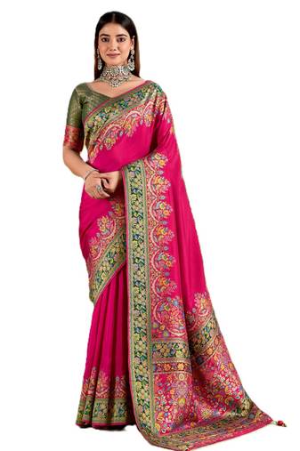 Magenta position print with zari weaving saree with contrast blouse piece