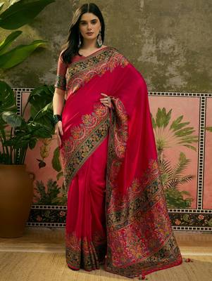 Magenta position print with zari weaving saree with contrast blouse piece 2