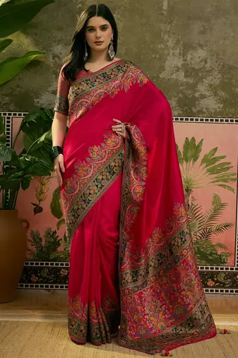 Magenta position print with zari weaving saree with contrast blouse piece