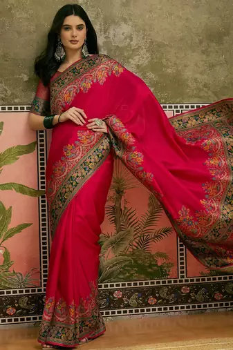 Magenta position print with zari weaving saree with contrast blouse piece