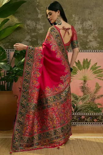 Magenta position print with zari weaving saree with contrast blouse piece