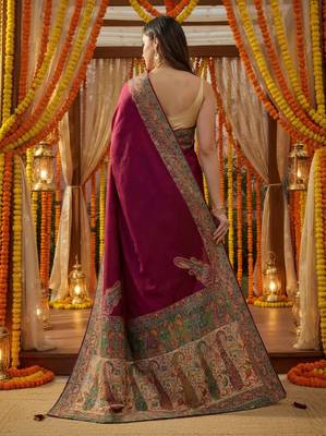 Magenta viscose silk position print saree with contrast blouse piece 5
