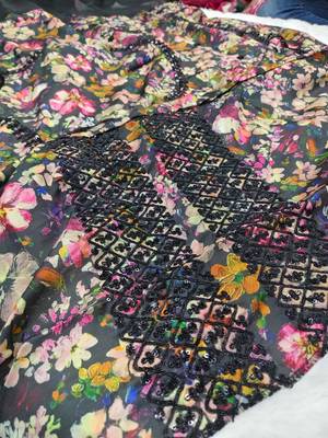 Black embroidery crush tissue fancy saree with blouse piece 5