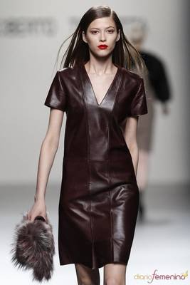 Women’s genuine lambskin maroon dressv-neck dress 1