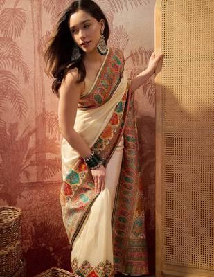 Off white viscose silk position print saree with contrast blouse piece 5