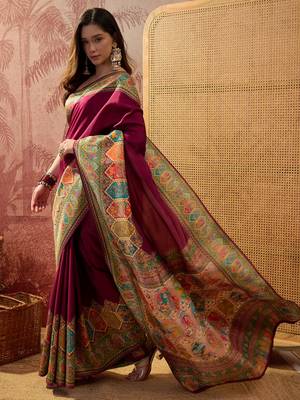 Magenta viscose silk position print saree with contrast blouse piece 2