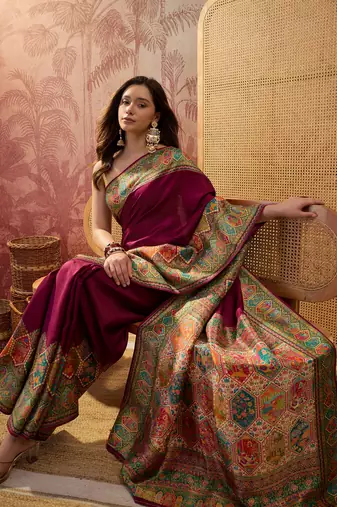 Magenta viscose silk position print saree with contrast blouse piece