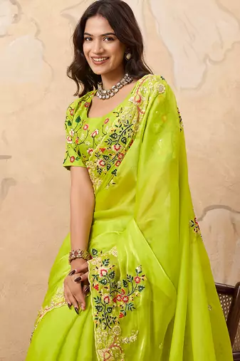 Green color  embroidery  work tissur silk party wear saree with heavy work  blouse piece