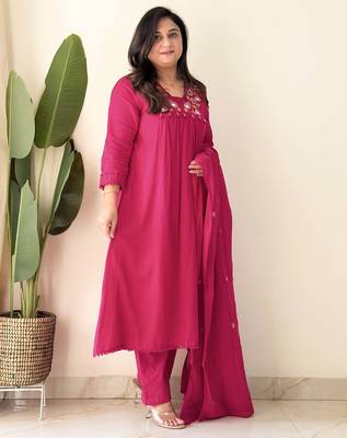 Pink embroidered cotton kurta pant with dupatta 3